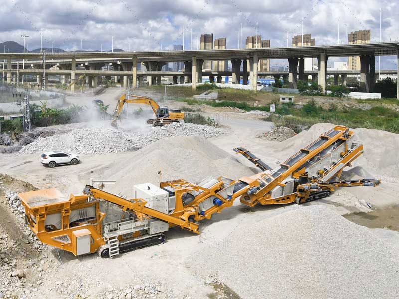Crawler Mobile Stone Crusher Plant on site